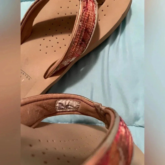 Volatile surf sandals multi color size 7 - Picture 2 of 3